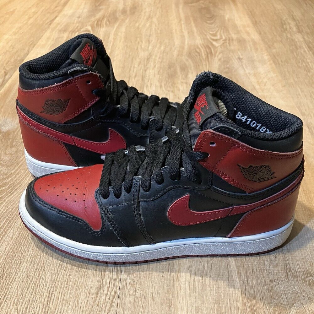 Nike Air Jordan 1 Retro High Bred Banned Black Red 575441-001 GS Size 4.5 / W 6